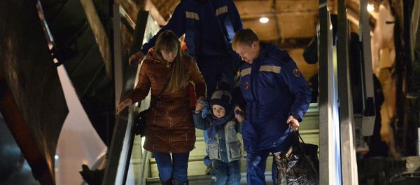 Un avión del Ministerio de Situaciones de Emergencia de Rusia con niños enfermos de Donbás (archivo) - Sputnik Mundo