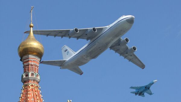 A Russian Il-80 plane and MiG-29 fighter jets fly over St. Basil's cathedral during the Victory Day parade in Moscow on May 9, 2010. - Sputnik Mundo