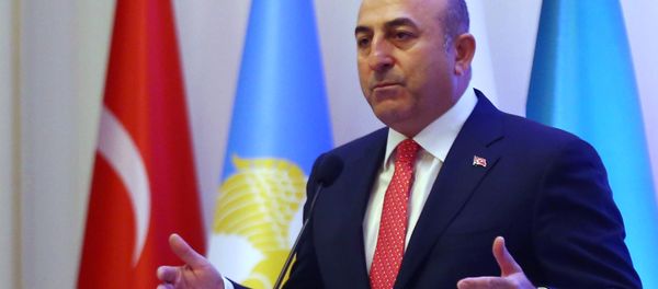 Mevlut Cavusoglu, ministro de Exteriores de Turquía durante un encuentro con los turcomanos sirios en Ankara - Sputnik Mundo