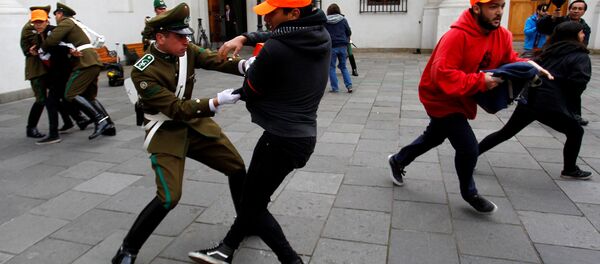 Protesta en Chile - Sputnik Mundo