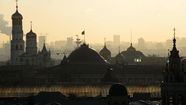 Left to right: Bell tower of Ivan the Great, building of Senate in Moscow's Kremlin - Sputnik Mundo