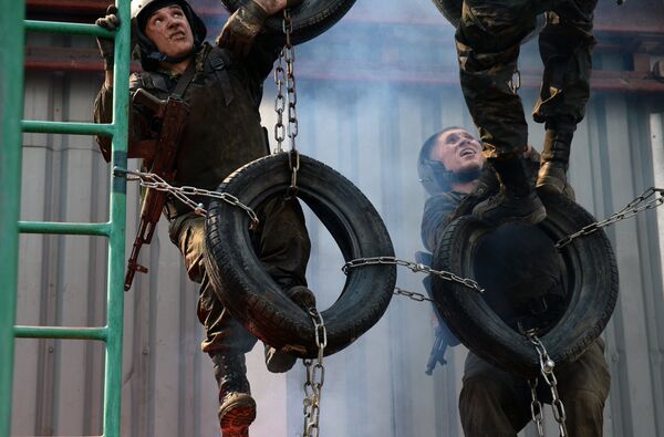 Las difíciles pruebas para alcanzar el máximo nivel de las Fuerzas Especiales de Rusia - Sputnik Mundo