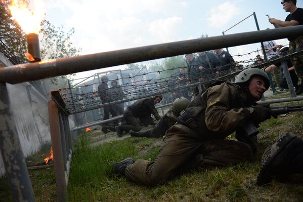 Las difíciles pruebas para alcanzar el máximo nivel de las Fuerzas Especiales de Rusia - Sputnik Mundo