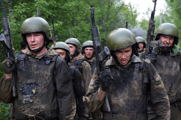 Las difíciles pruebas para alcanzar el máximo nivel de las Fuerzas Especiales de Rusia - Sputnik Mundo