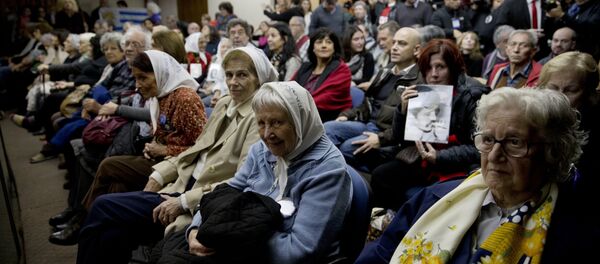 People sit in federal court for the sentencing of former military officers in Buenos Aires, Argentina, Friday, May 27, 2016. - Sputnik Mundo