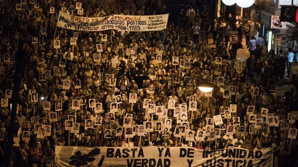 Demonstrators take part in the 20th March of Silence in Montevideo, Uruguay, Wednesday, May 20, 2015.  - Sputnik Mundo