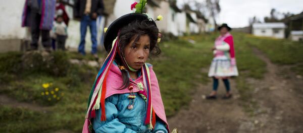 Una niña indígena peruana (archivo) - Sputnik Mundo