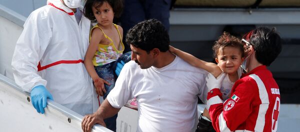 Migrantes rescatados - Sputnik Mundo