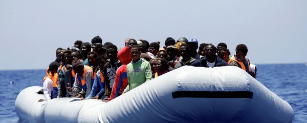 Migrantes en el mar Mediterráneo (Archivo) - Sputnik Mundo