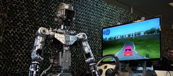 El robot ruso aprende a conducir - Sputnik Mundo
