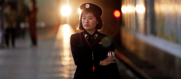 Una excursión por el metro de Pyongyang - Sputnik Mundo