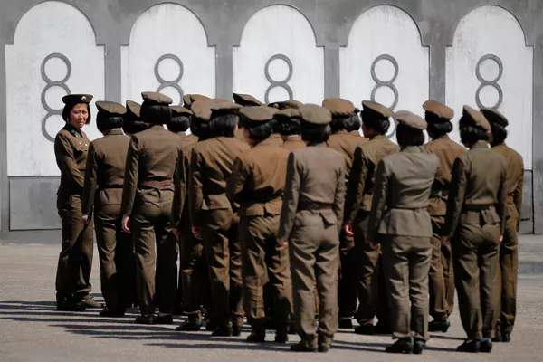 Una excursión por el metro de Pyongyang - Sputnik Mundo