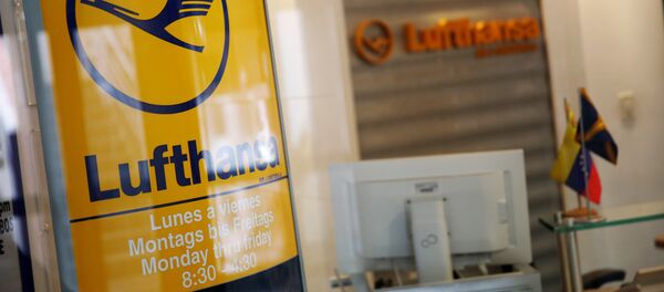 Logo de Lufthansa en su oficina en Caracas - Sputnik Mundo