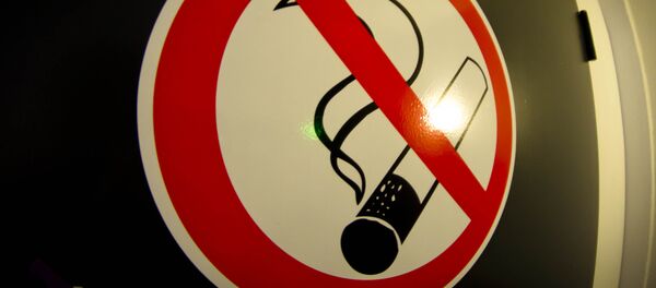 Un señal de No fumar  - Sputnik Mundo