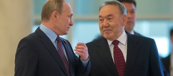 Presidente de Rusia, Vladímir Putin y presidente de Kazajistán, Nursultán Nazarbáev - Sputnik Mundo