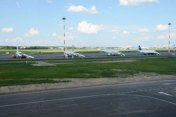 Inaugurado el nuevo aeropuerto internacional 'Zhukovski' - Sputnik Mundo