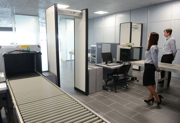 Inaugurado el nuevo aeropuerto internacional 'Zhukovski' - Sputnik Mundo