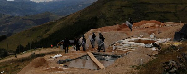 Liquidación de los campos utilizados para la extracción ilegal del oro en Perú - Sputnik Mundo