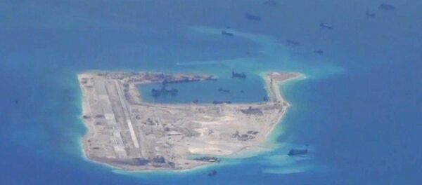 Las embarcaciones china supuestamente se encuentran cerca de Fiery Cross Reef en el Mar Meridional Las embarcaciones china supuestamente se encuentran cerca de Fiery Cross Reef en el Mar Meridional - Sputnik Mundo
