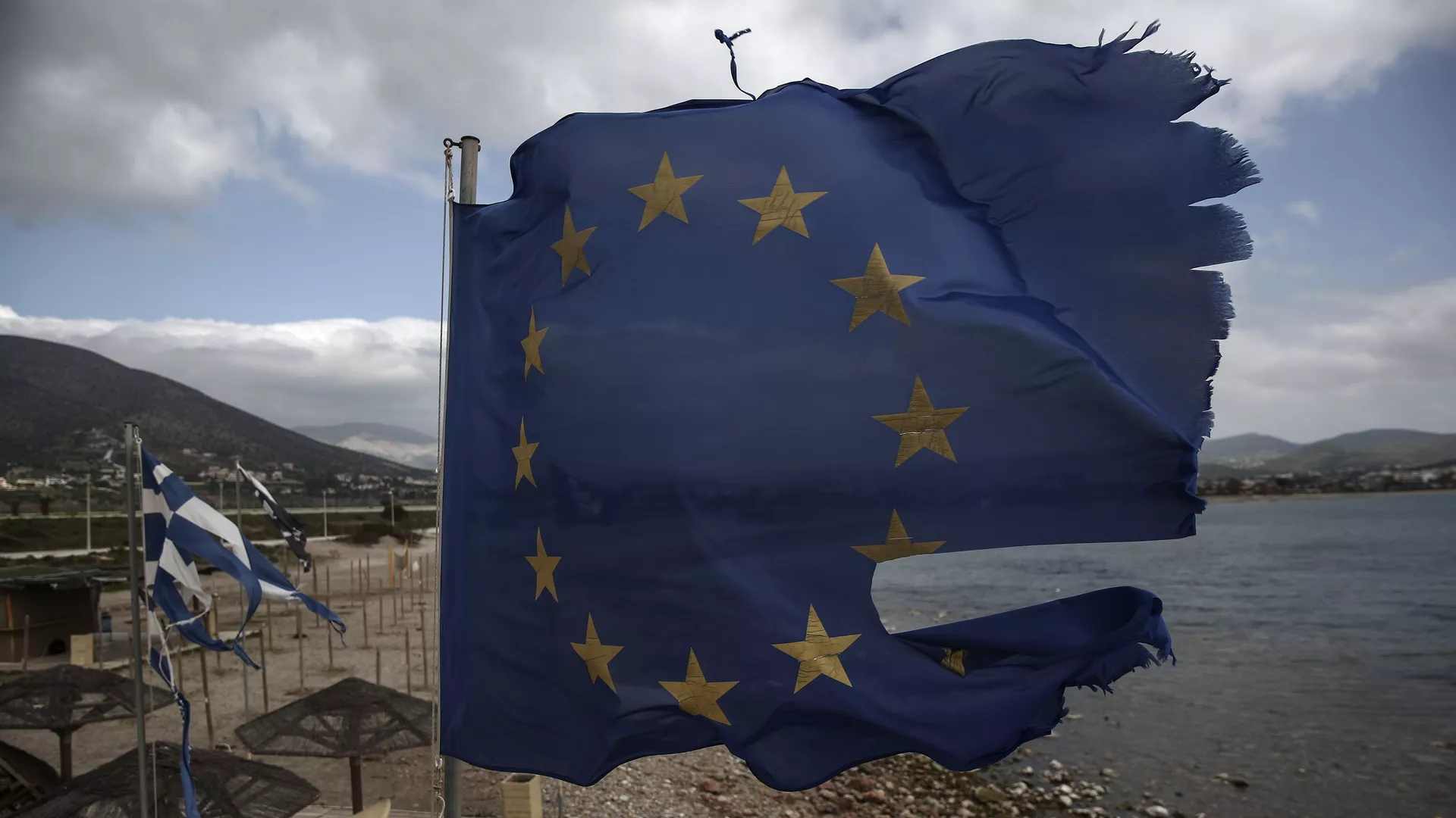 Una bandera maltrecha de la UE Una bandera maltrecha de la UE - Sputnik Mundo, 1920, 12.12.2023