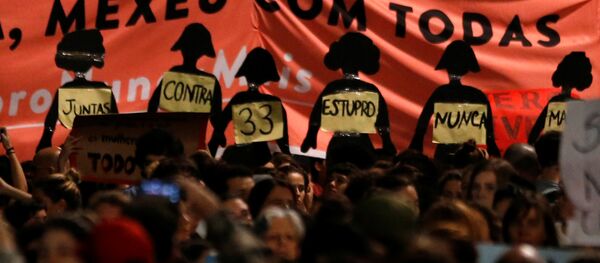 Manifestaciones de en todo Brasil exigen el fin de la violencia contra las mujeres - Sputnik Mundo