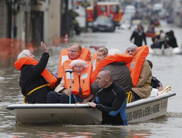 Impactantes imágenes de las inundaciones que asolan Francia - Sputnik Mundo