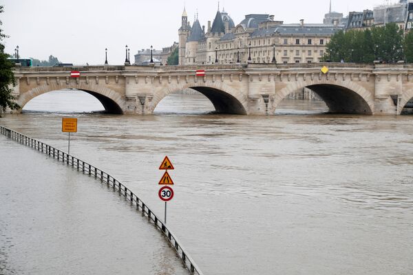 Impactantes imágenes de las inundaciones que asolan Francia - Sputnik Mundo