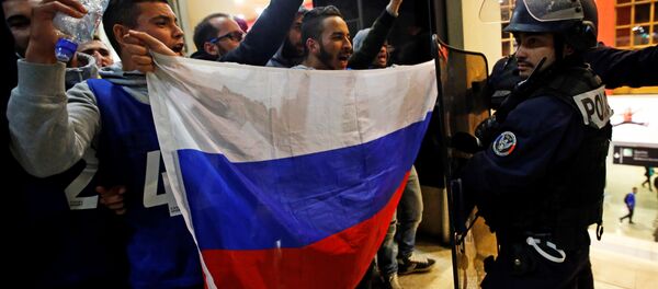 French riot policemen and mock supporters attend a drill at the Marseille railway station French riot policemen and mock supporters attend a drill at the Marseille railway station - Sputnik Mundo