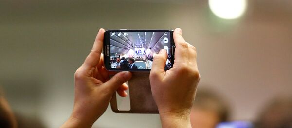 Un periodista tomando una foto en la cumbre de la OPEP en Viena - Sputnik Mundo