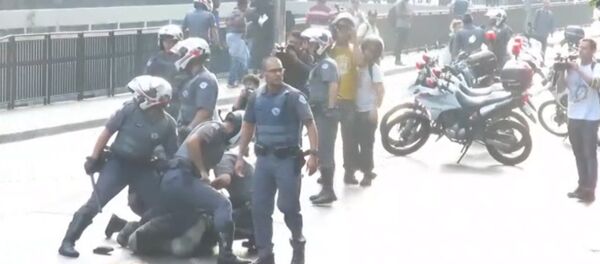 Violencia policial en una protesta contra el Gobierno de Temer en Brasil - Sputnik Mundo