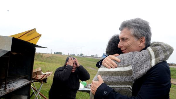 Visita de Mauricio Macri, presidente de Argentina, a la parrilla de Alfredo Farías Visita de Mauricio Macri, presidente de Argentina, a la parrilla de Alfredo Farías - Sputnik Mundo