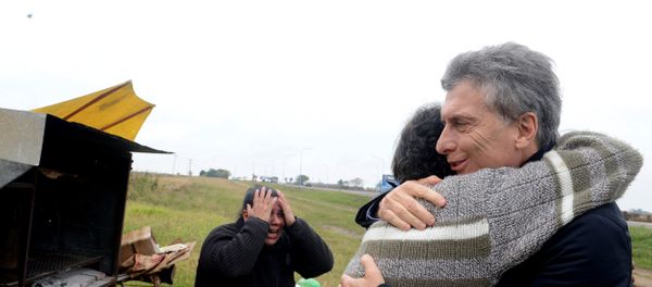 Visita de Mauricio Macri, presidente de Argentina, a la parrilla de Alfredo Farías Visita de Mauricio Macri, presidente de Argentina, a la parrilla de Alfredo Farías - Sputnik Mundo