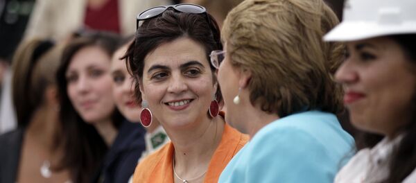 Claudia Pascual junto con Michelle Bachelet (archivo) - Sputnik Mundo