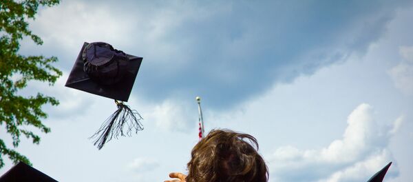 Birrete - Sputnik Mundo