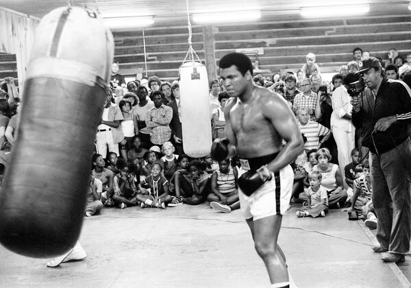 Muhammad Ali entrena para su segunda pelea con Leon Spinks. Nueva Orleans, Louisiana, 25 de agosto de 1978. Muhammad Ali entrena para su segunda pelea con Leon Spinks. Nueva Orleans, Louisiana, 25 de agosto de 1978. - Sputnik Mundo