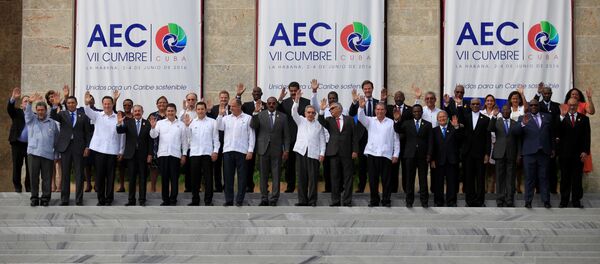 Jefes de Estado y ministros de Exteriores posan para la foto oficial de la VII Cumbre de la Asociación de Estados del Caribe (AEC) en La Habana, Cuba 4 de junio de 2016. Jefes de Estado y ministros de Exteriores posan para la foto oficial de la VII Cumbre de la Asociación de Estados del Caribe (AEC) en La Habana, Cuba 4 de junio de 2016. - Sputnik Mundo