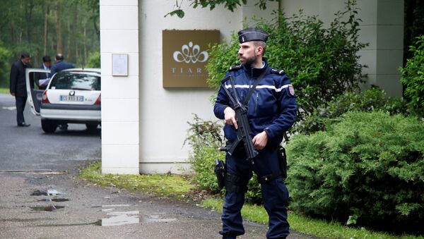 Un policía francés - Sputnik Mundo