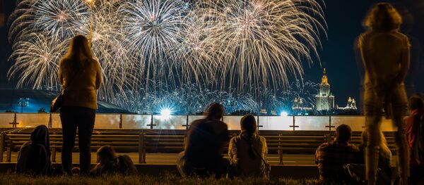 Fuegos artificiales en Moscú - Sputnik Mundo