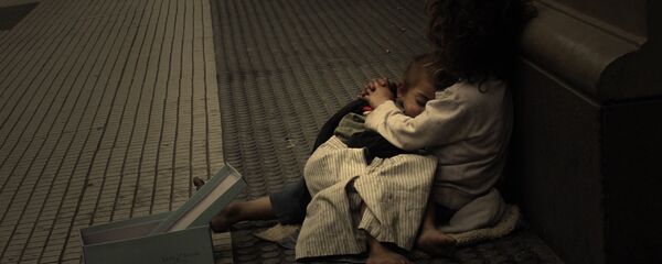 Una familia pobre en  Argentina - Sputnik Mundo