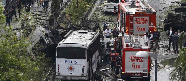 Una explosión sacude las inmediaciones de una parada de autobús en Estambul - Sputnik Mundo