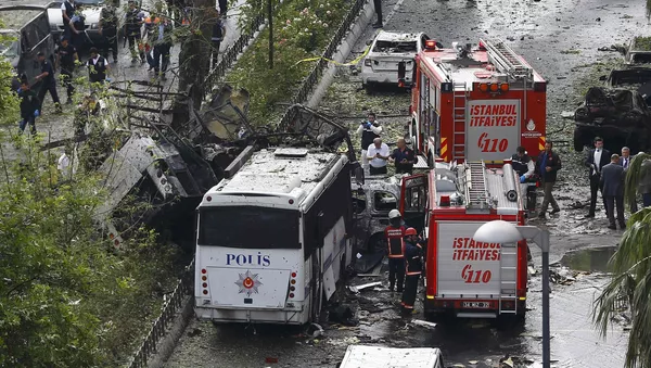 Una explosión sacude las inmediaciones de una parada de autobús en Estambul - Sputnik Mundo