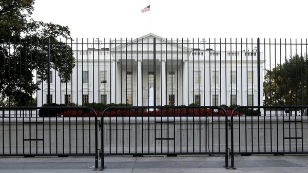 La Casa Blanca vista desde la Avenida Pennsylvania en Washington. - Sputnik Mundo