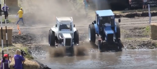 XIV Carrera Internacional  de Tractores 'Bizon-Track-Show 2016' - Sputnik Mundo
