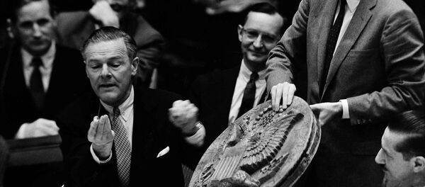 Escudo de EEUU que contenía el dispositivo de escucha soviético, 1960 - Sputnik Mundo