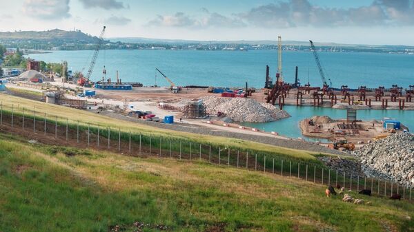 La construcción del puente a Crimea  - Sputnik Mundo