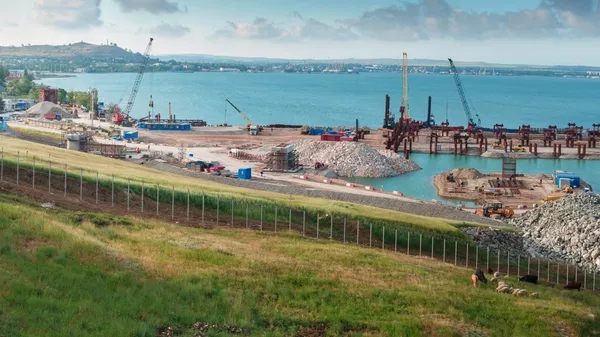 La construcción del puente a Crimea La construcción del puente a Crimea - Sputnik Mundo
