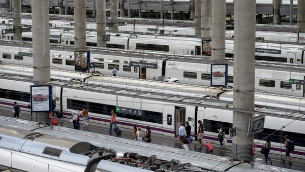 Estación de trenes en Madrid Estación de trenes en Madrid - Sputnik Mundo