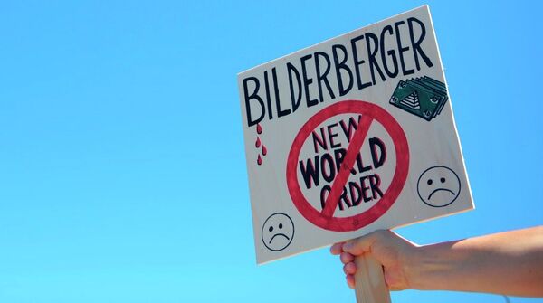Activistas protestan contra el Club Bilderberg Activistas protestan contra el Club Bilderberg - Sputnik Mundo