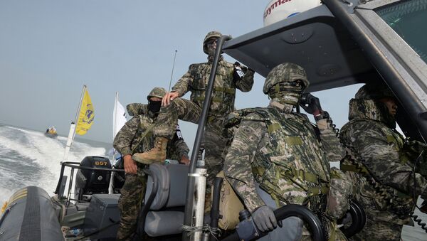 El Ejército de Corea del Sur, la Guardia Costera y las fuerzas armadas de EEUU realizan una operación para detectar buques chinos en el mar Amarillo - Sputnik Mundo