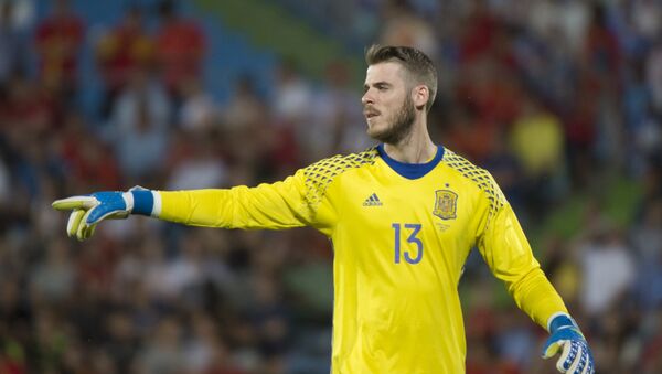 Spain's goalkeeper David de Gea gestures during the EURO 2016 friendly football match Spain vs Georgia at the Coliseum Alfonso Perez stadium in Getafe, on June 7, 2016 - Sputnik Mundo